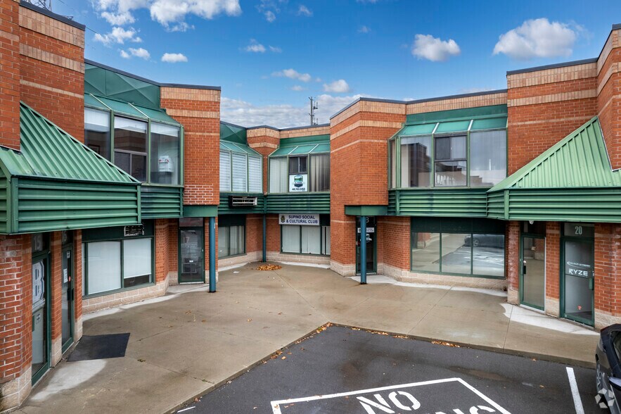 More Photos Of 140 Regina Rd, Vaughan Light Manufacturing For Lease