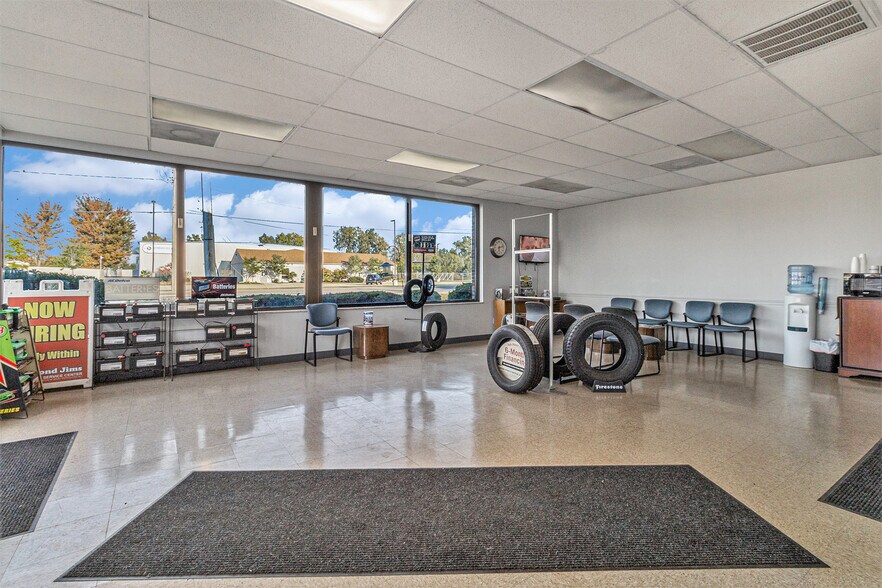 More Photos Of G4112 S Dort Hwy, Burton Auto Repair For Sale