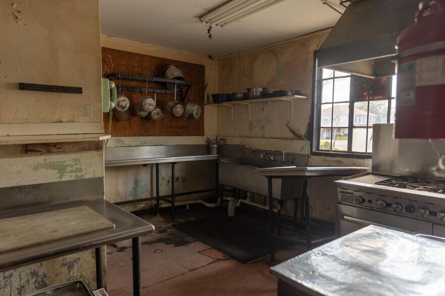 More Photos Of 400 N Main St, Hattiesburg General Retail For Sale