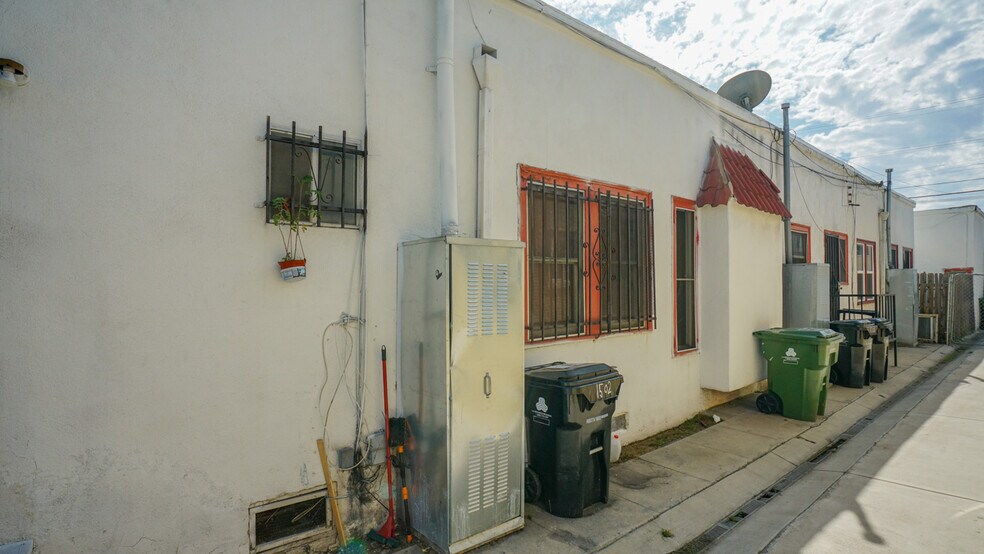 More Photos Of 1462 W 53rd St, Los Angeles Apartments For Sale