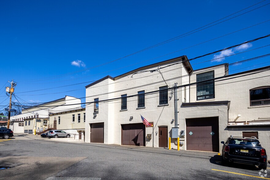 More Photos Of 1 Hollywood Ave, Ho-Ho-Kus Warehouse For Lease