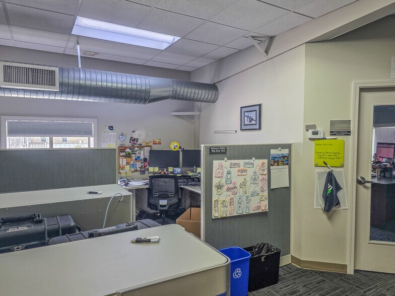 More Photos Of 86 Tide Mill Rd, Hampton Warehouse For Lease