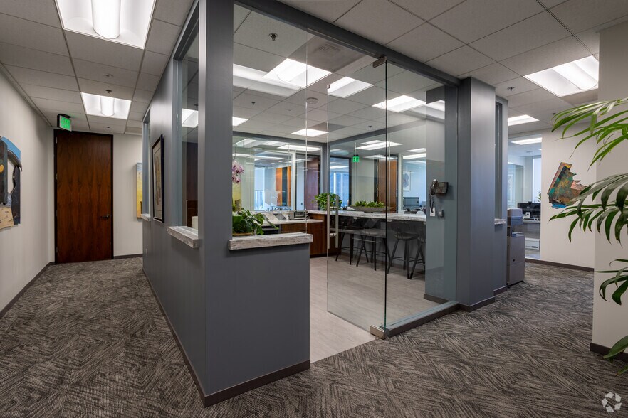 More Photos Of 1880 Century Park E, Los Angeles Office For Lease