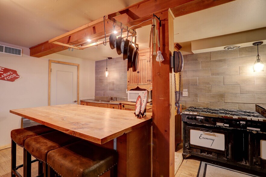 More Photos Of 468 Riverside Dr, Lyons Specialty For Sale