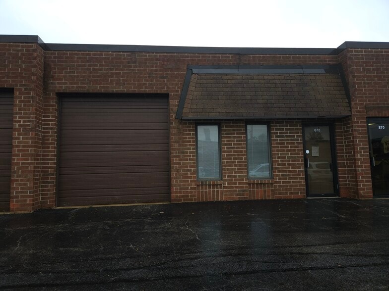 More Photos Of 840-876 N Ridge Ave, Lombard Warehouse For Lease