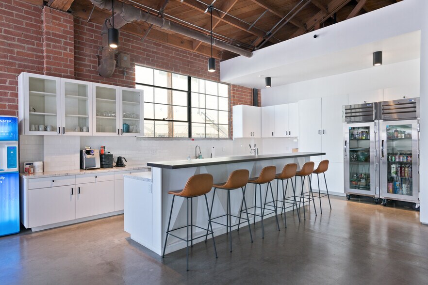 More Photos Of 12536 Chadron Ave, Hawthorne Light Distribution For Sale