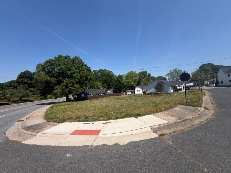 More Photos Of 677 Dale Earnhardt Blvd, Kannapolis General Retail For Lease