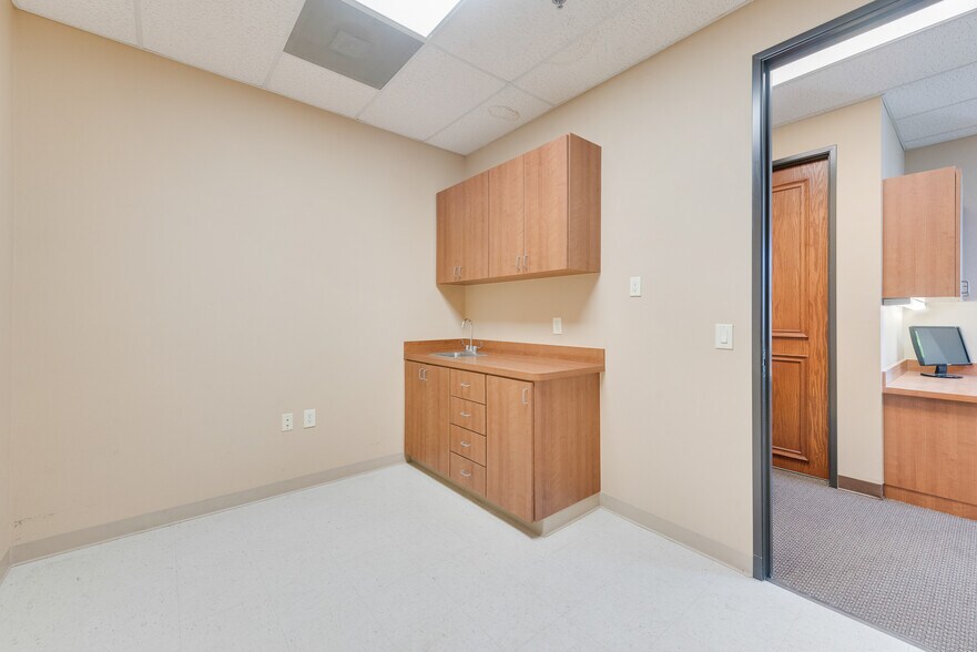 More Photos Of 7920 Preston Rd, Plano Medical For Sale
