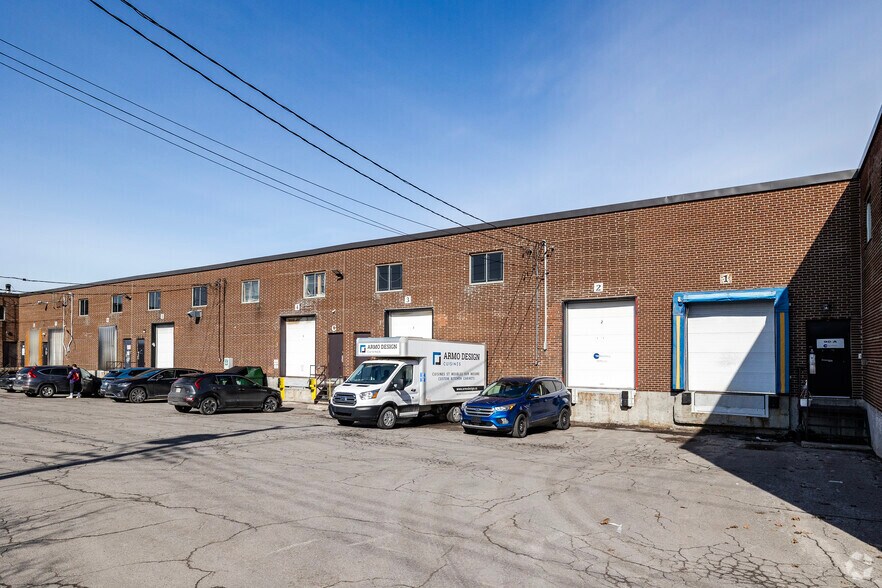 More Photos Of 90A-90F Boul Brunswick, Dollard-des-Ormeaux Warehouse For Lease