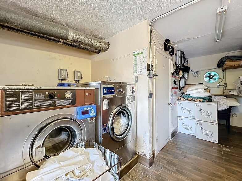 More Photos Of 307 E Vine St, Kissimmee Hotel For Sale