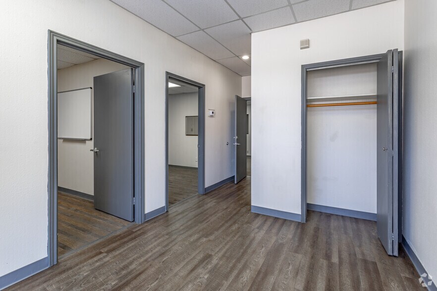 More Photos Of 10103-10123 Broadway St, San Antonio Research And Development For Lease