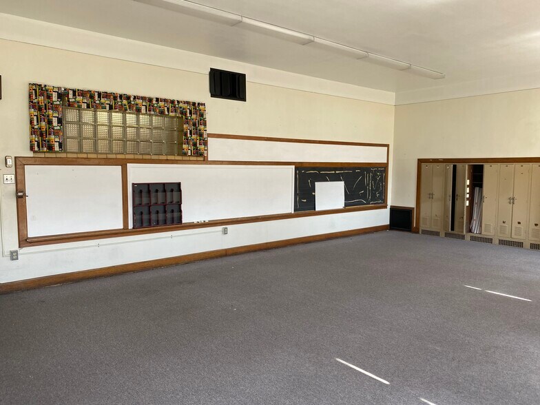 More Photos Of 719 S Fayette St, Washington Court House Flex For Sale
