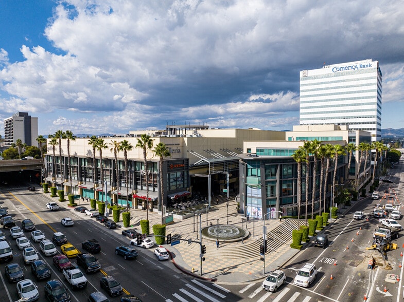 More Photos Of 15301 Ventura Blvd, Sherman Oaks Unknown For Lease