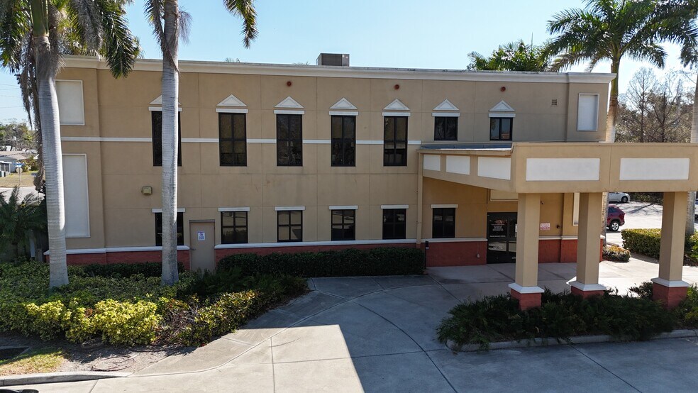 More Photos Of 825 Venetian Pky, Venice Office For Lease