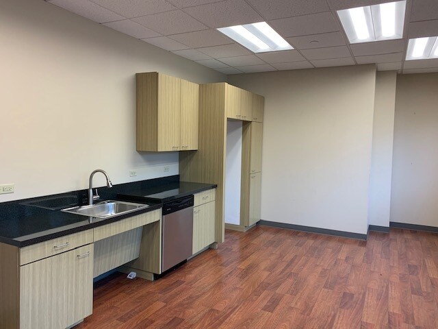 More Photos Of 1000 Commerce Dr, Pittsburgh Office For Lease