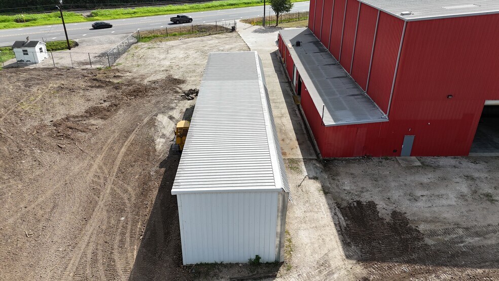 More Photos Of 8714 Galveston Rd, Houston Warehouse For Lease