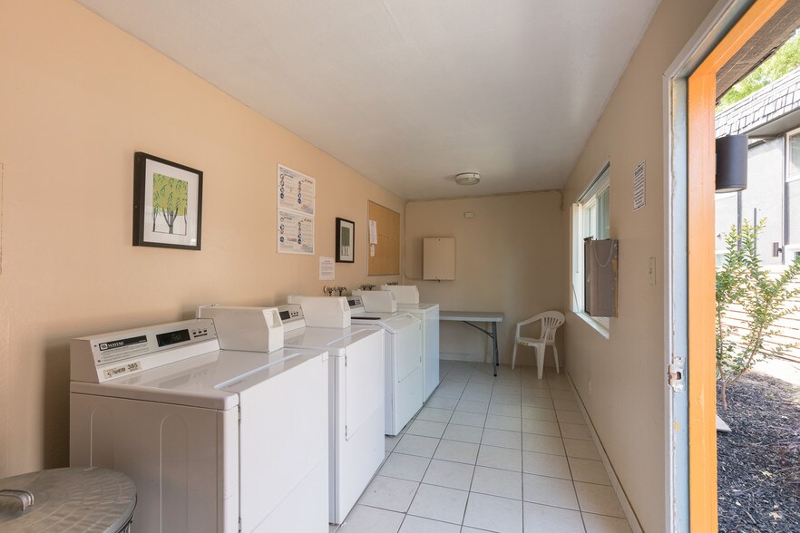 More Photos Of 935 Johnfer Way, Sacramento Apartments For Sale