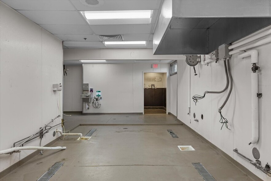 More Photos Of 1445 Center Dr, Medford Restaurant For Lease