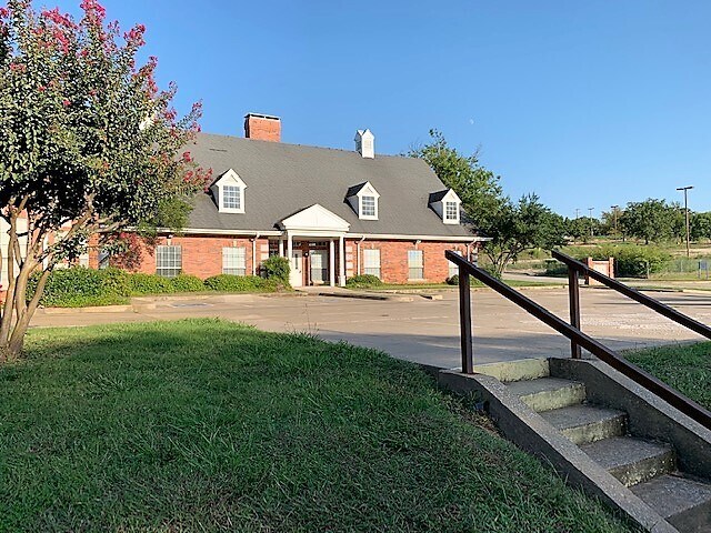 More Photos Of 1115 Memorial Dr, Denison Medical For Lease