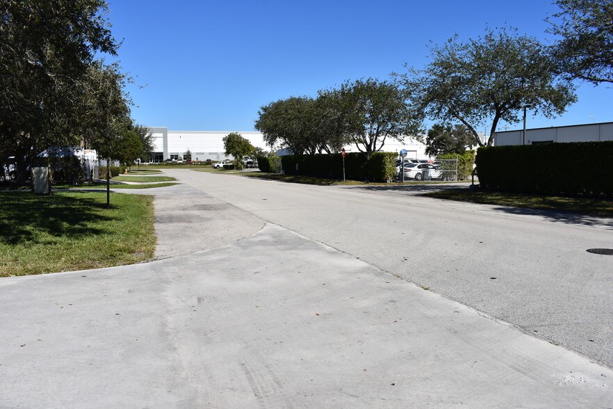 More Photos Of 3599 23rd Ave S, Lake Worth Light Distribution For Lease