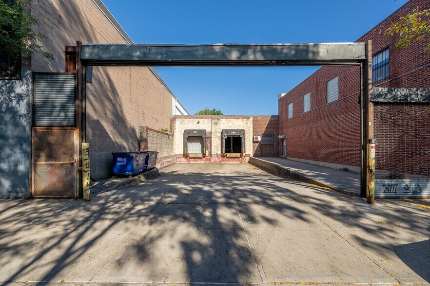 More Photos Of 8950 127th St, Richmond Hill Warehouse For Sale