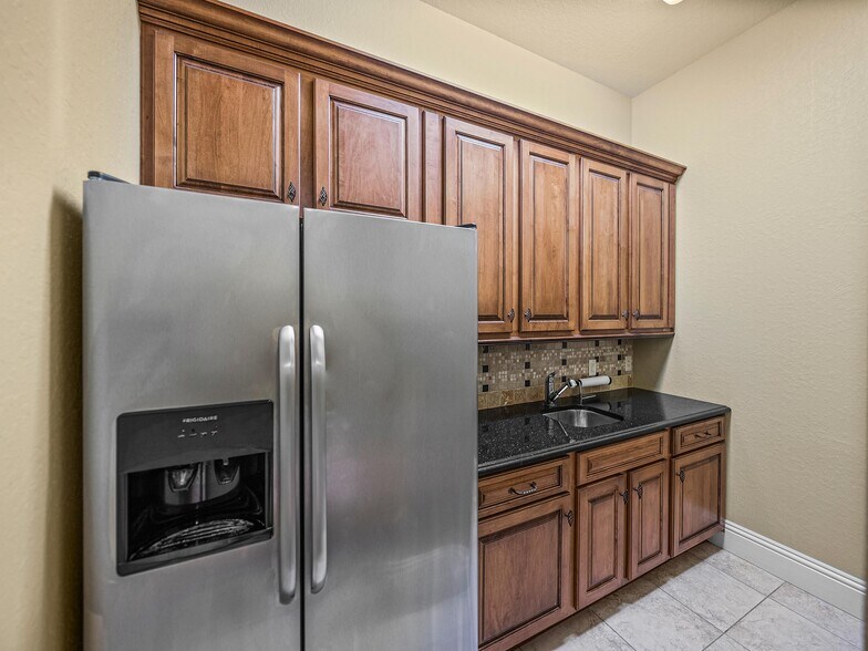 More Photos Of 1820 E Edgewood Dr, Lakeland Medical For Sale