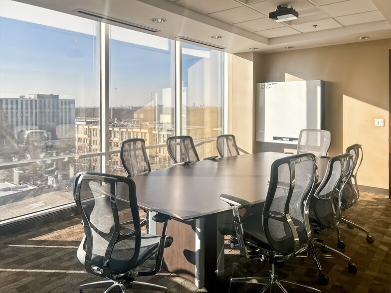 More Photos Of 1 W Court Sq, Decatur Coworking Space