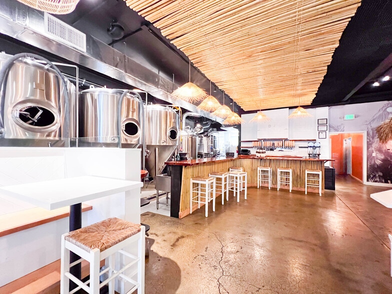 More Photos Of 96 N King St, Honolulu Bar For Lease