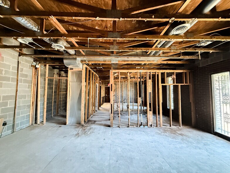 More Photos Of 24831 John R Rd, Hazel Park Storefront Retail Office For Lease