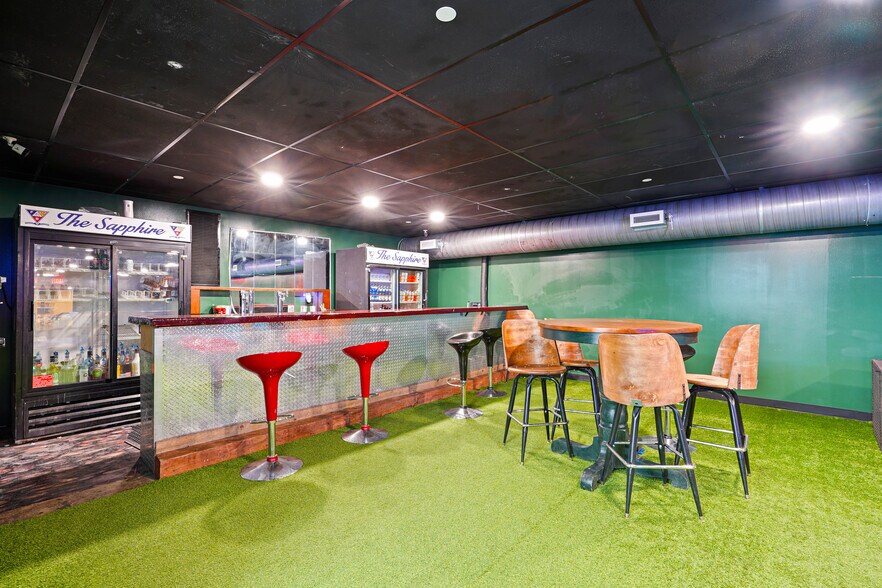 More Photos Of 801 N Fee St, Helena Bar For Sale