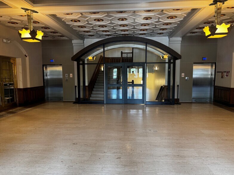 More Photos Of 875 E Main St, Rochester Flex For Lease