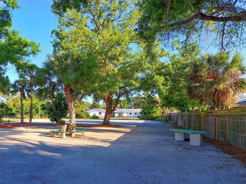 More Photos Of 348 W Dearborn St, Englewood Land For Sale