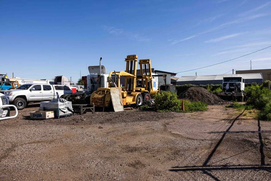More Photos Of 5732 W Maryland Ave, Glendale Truck Terminal For Sale