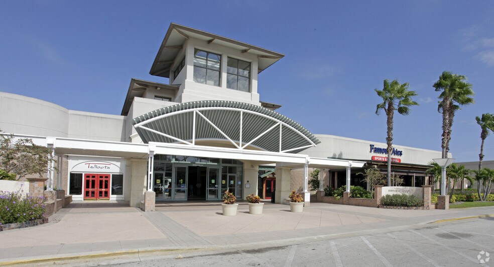 Primary Photo Of 6200 20th St, Vero Beach Unknown For Lease