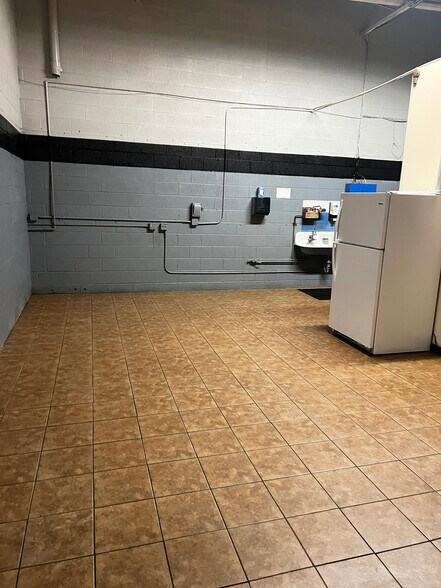 More Photos Of 115-119 Joey Dr, Elk Grove Village Warehouse For Sale
