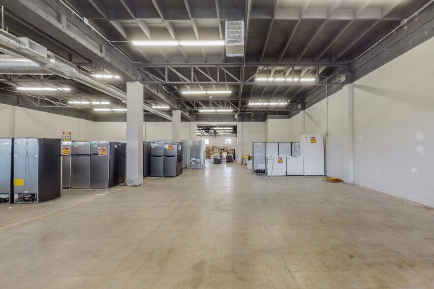 More Photos Of 5913-5915 Central Ave NE, Albuquerque Storefront For Lease