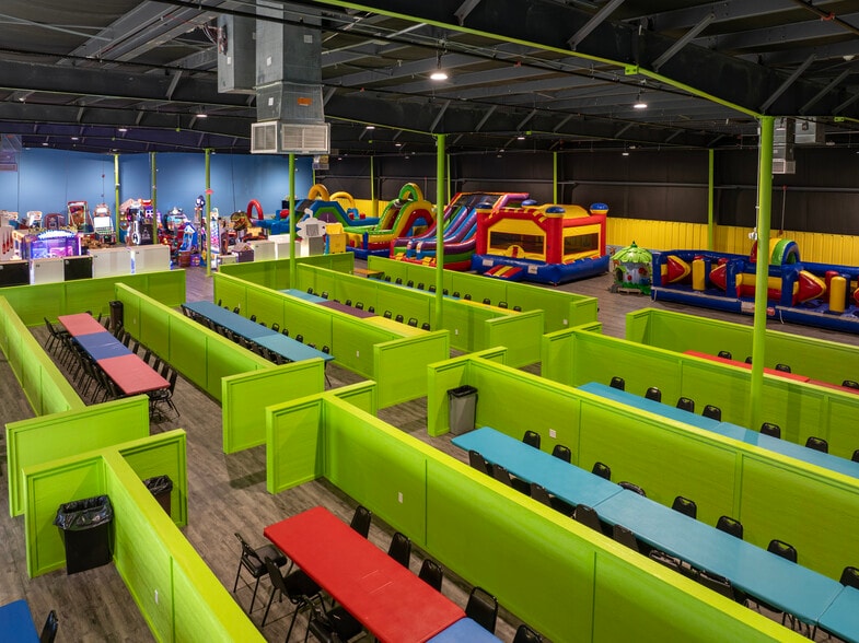 More Photos Of 4780 Clinton St, Fort Wayne Freestanding For Sale