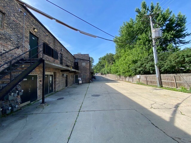 More Photos Of 314-330 S Main St, Bartlett Freestanding For Lease