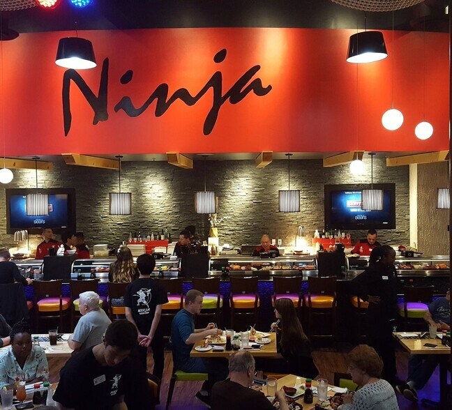 More Photos Of 238 Vernon St, Roseville Storefront For Lease