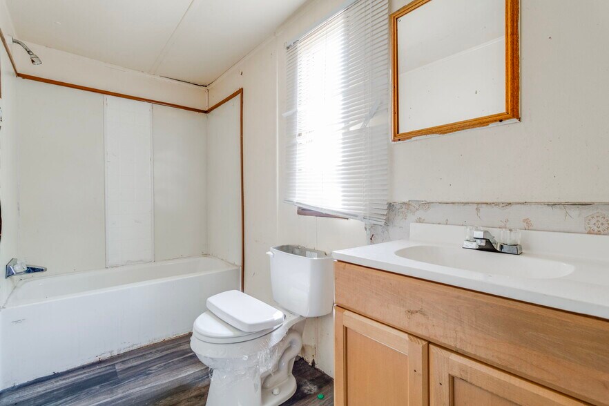More Photos Of 267 Bell Rd, Mayesville Flex For Sale