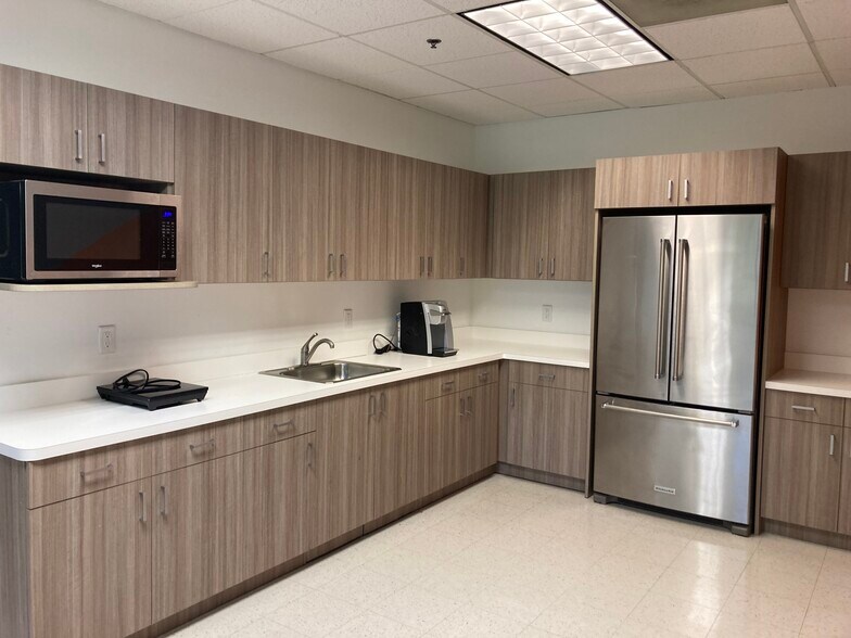 More Photos Of 1080 Holcomb Bridge Rd, Roswell Unknown For Lease