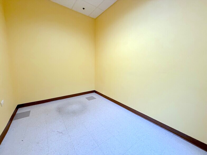 More Photos Of 1743 Park Center Dr, Orlando Medical For Lease