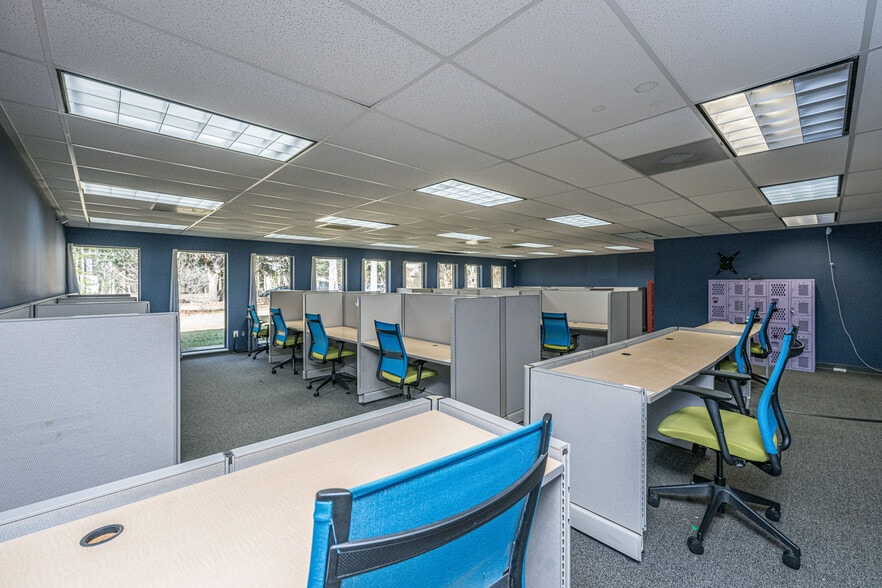 More Photos Of 105 Lamplight Cir, Summerville Flex For Lease