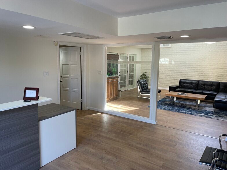 More Photos Of 3350 Barham Blvd, Los Angeles Office For Sale