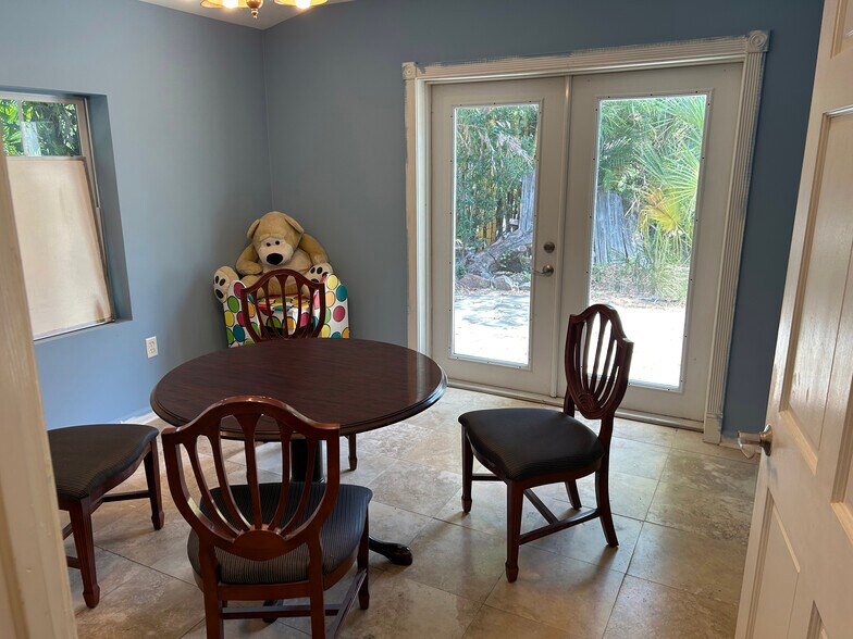 More Photos Of 609 S Himes Ave, Tampa Office For Lease