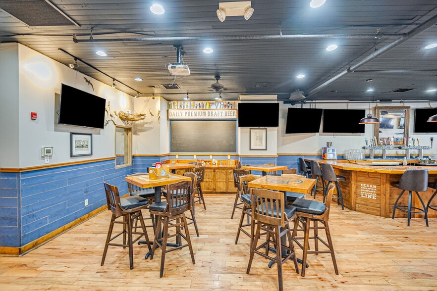 More Photos Of 209 W Congress St, Savannah Restaurant For Sale