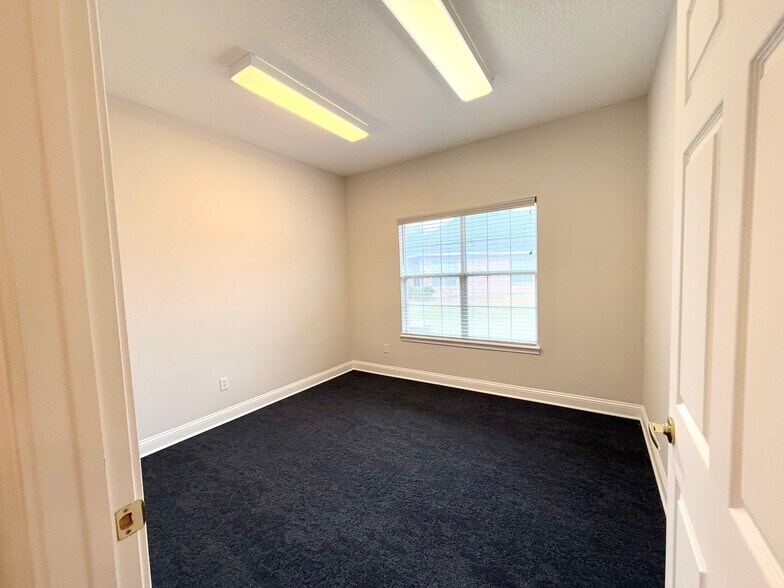 More Photos Of 4745 Sutton Park Ct, Jacksonville Medical For Sale