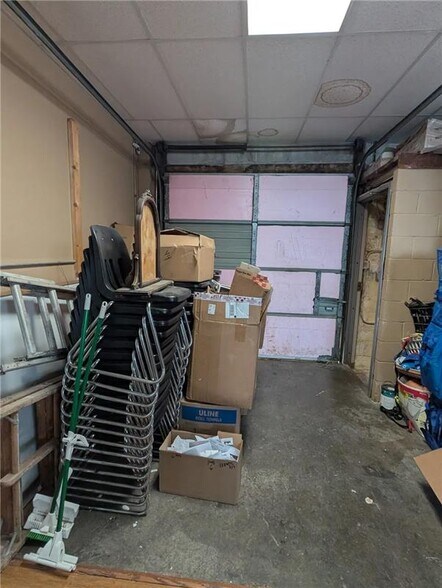 More Photos Of 3936 Broadway Rd, Kansas City Storefront For Lease