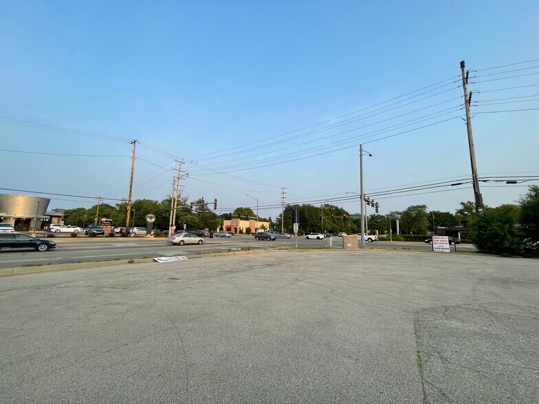 More Photos Of 2800 Dundee Rd, Northbrook Land For Lease