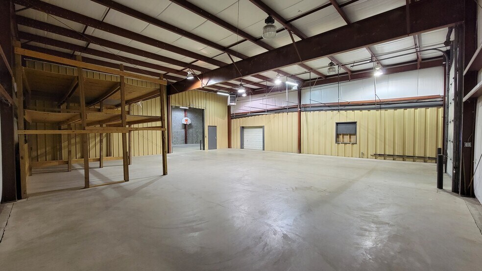 More Photos Of 1222 US HWY 50, Chillicothe Flex For Sale